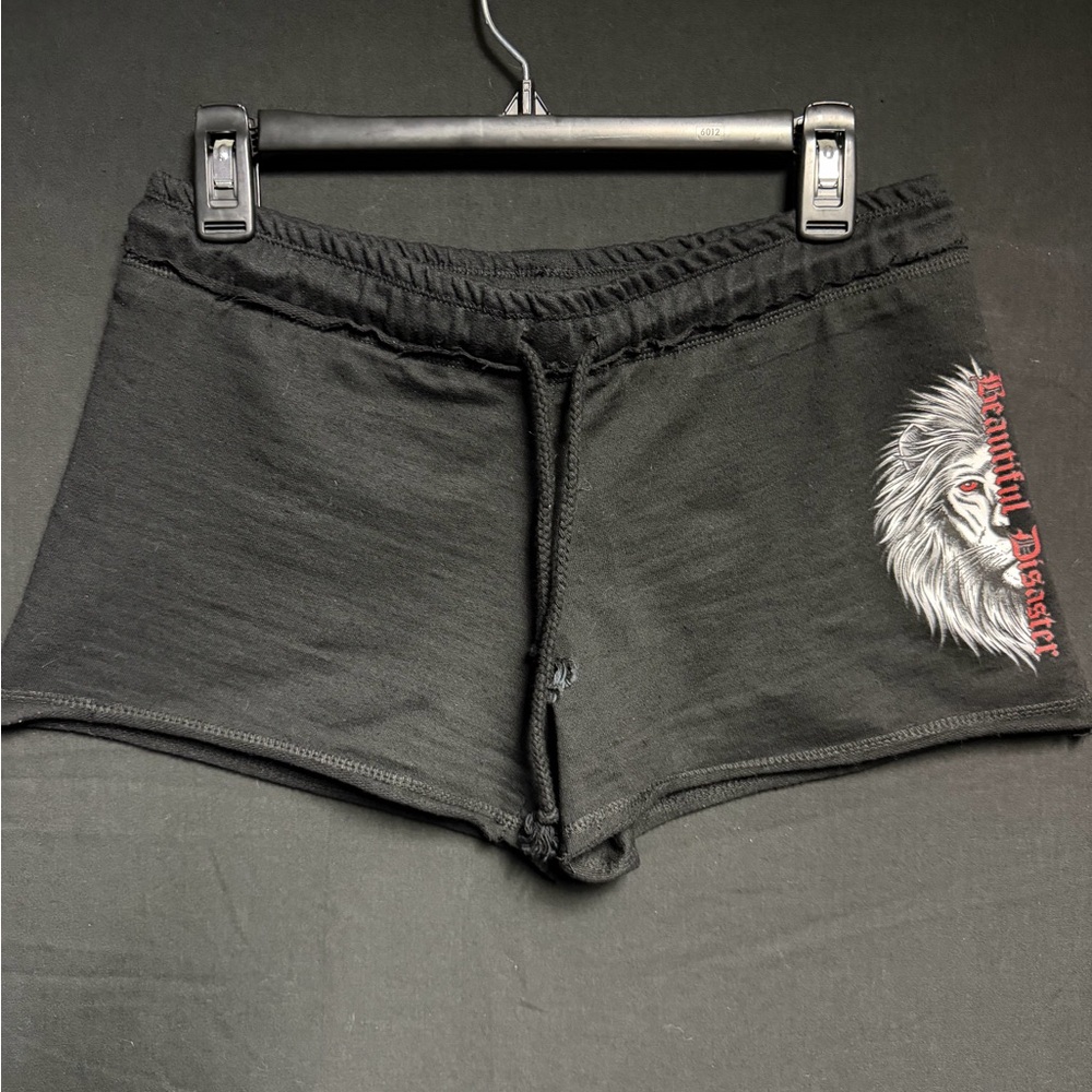 ♥️Beautiful Disaster Shorts